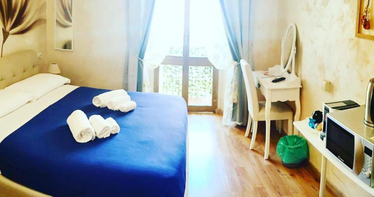 Deluxe Rooms And Chilling Jacuzzi Suite Guesthouse Rom Exterior foto