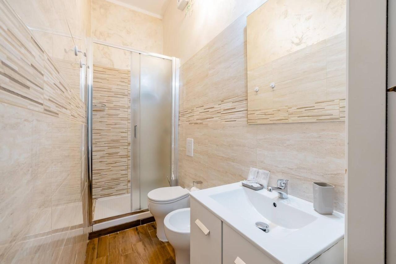 Deluxe Rooms And Chilling Jacuzzi Suite Guesthouse Rom Exterior foto