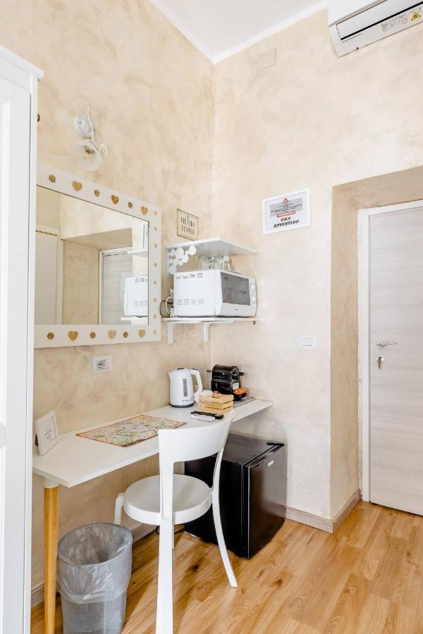 Deluxe Rooms And Chilling Jacuzzi Suite Guesthouse Rom Exterior foto