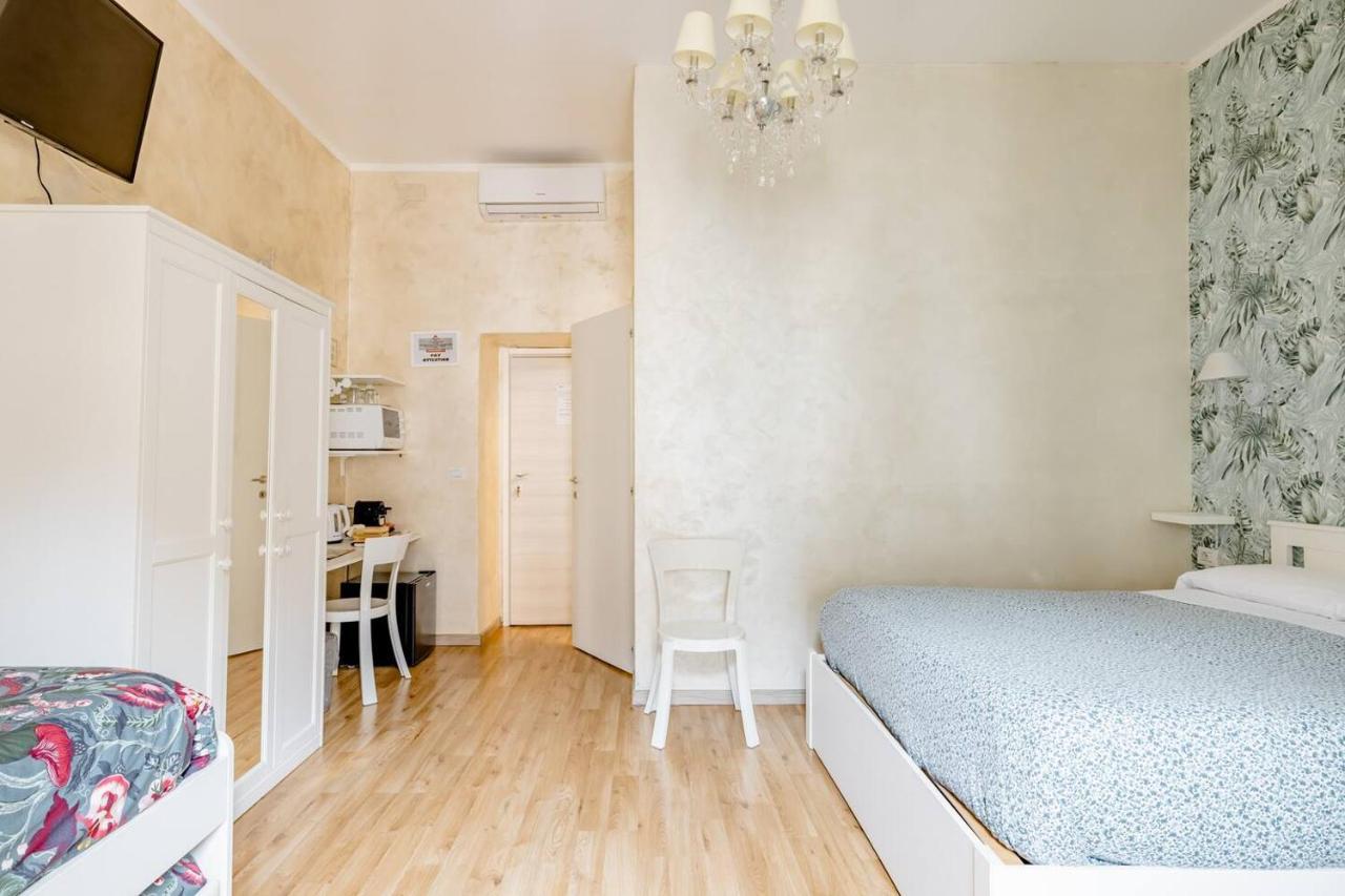Deluxe Rooms And Chilling Jacuzzi Suite Guesthouse Rom Exterior foto