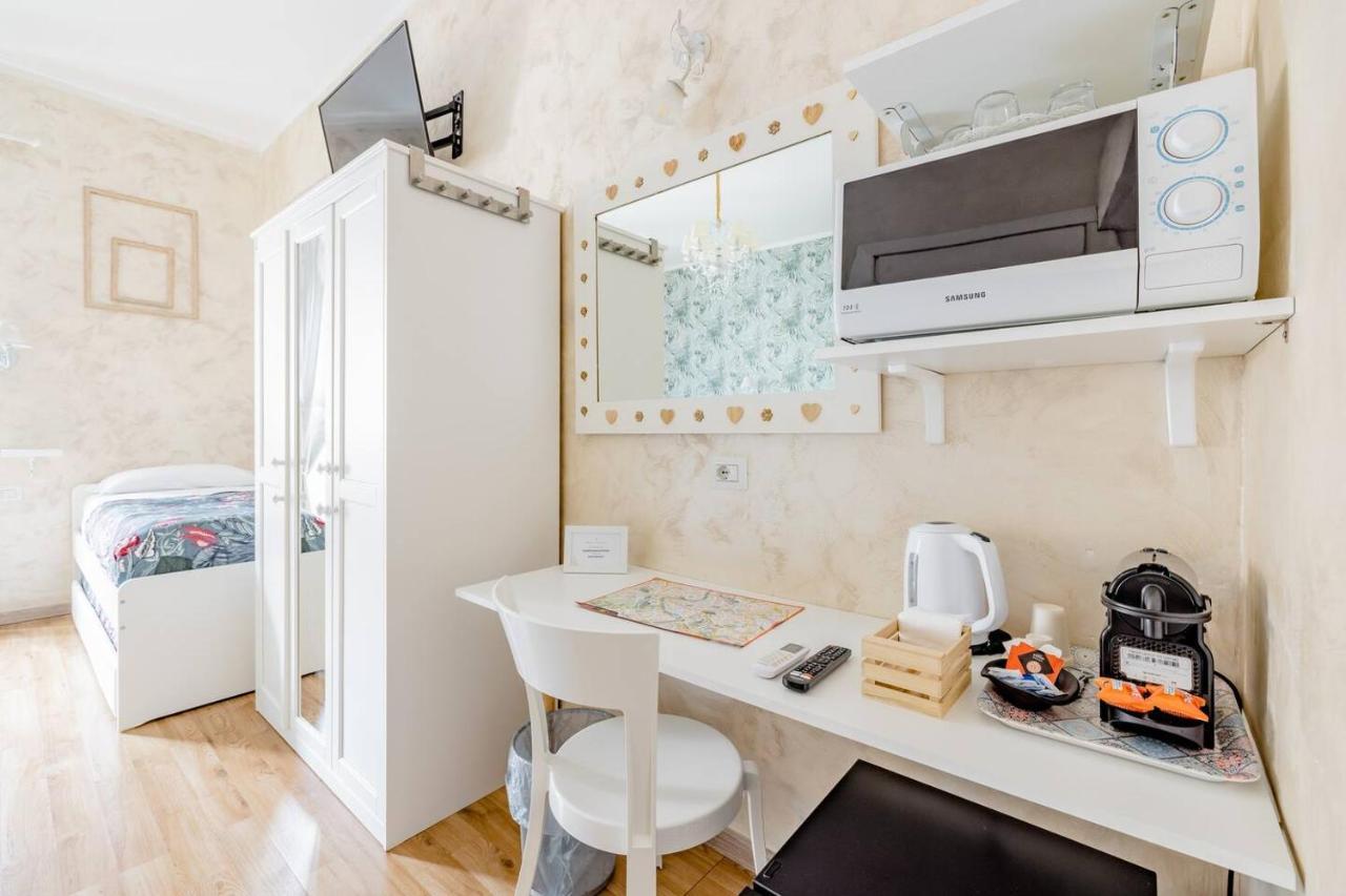 Deluxe Rooms And Chilling Jacuzzi Suite Guesthouse Rom Exterior foto