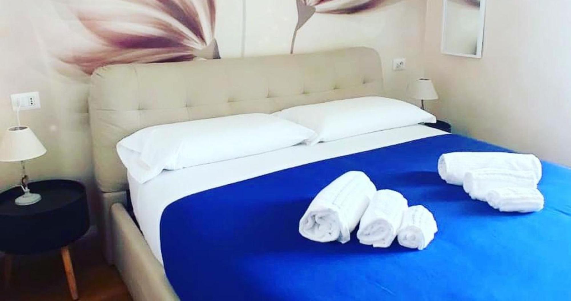 Deluxe Rooms And Chilling Jacuzzi Suite Guesthouse Rom Zimmer foto