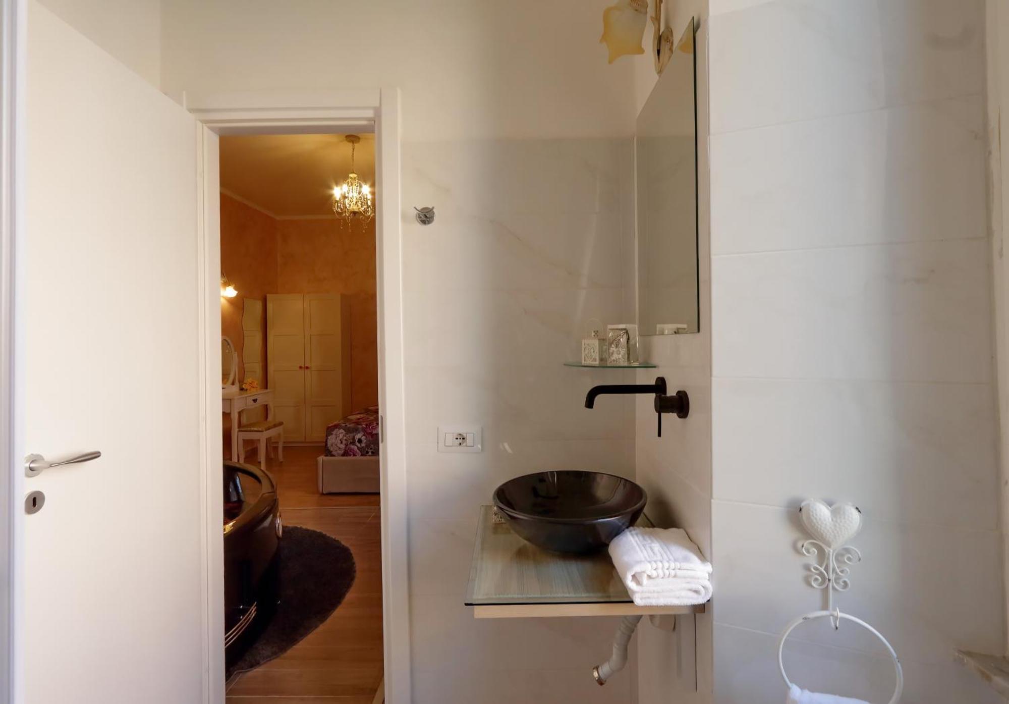 Deluxe Rooms And Chilling Jacuzzi Suite Guesthouse Rom Zimmer foto